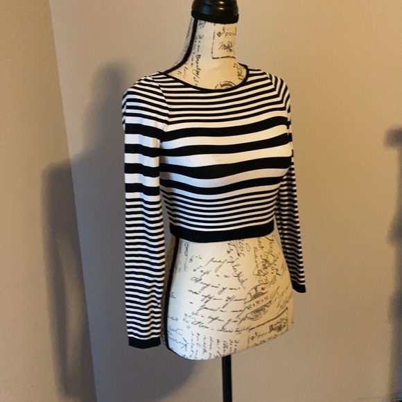 ✨Bebe ✨ black & white striped crop top with full length sleeves - Picture 2 of 5